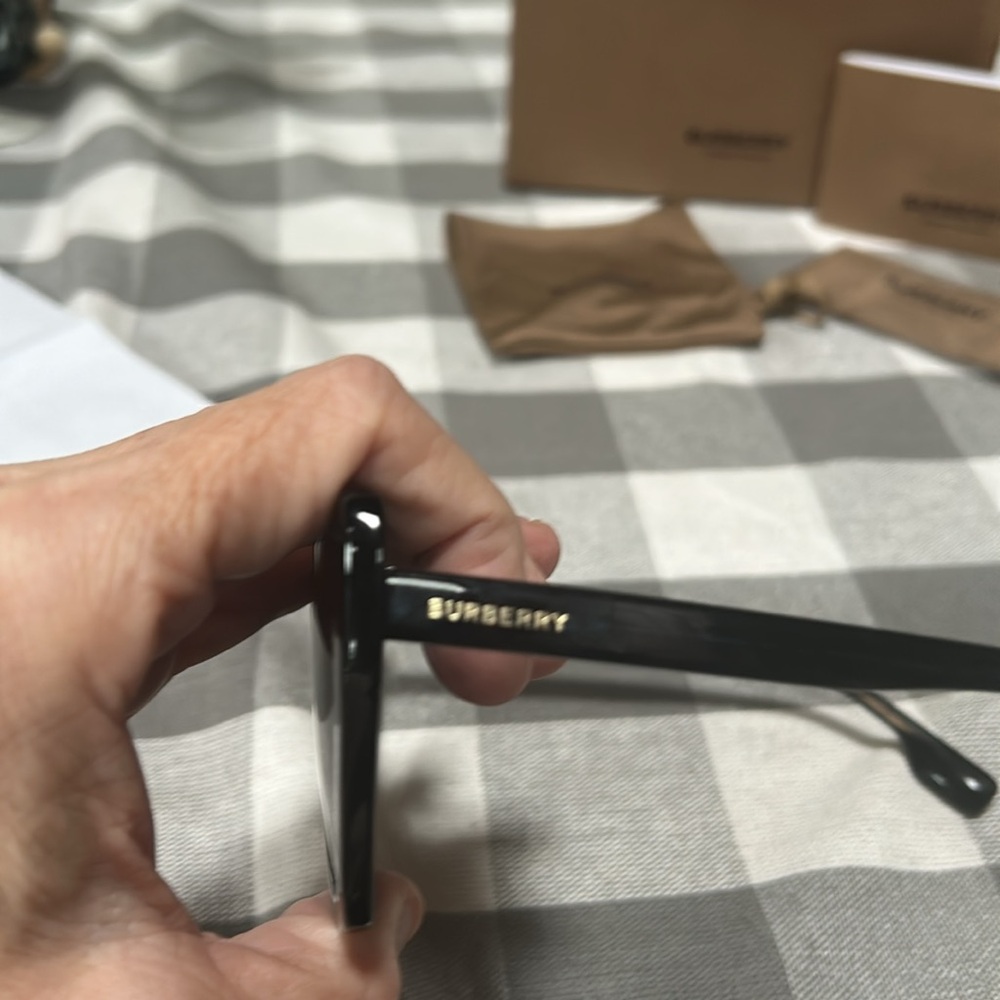 NEW Burberry Black Oversized Square Sunglasses - Picture 6 of 9